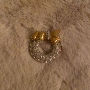 Swarovski Pin rhodium played wreath brooch